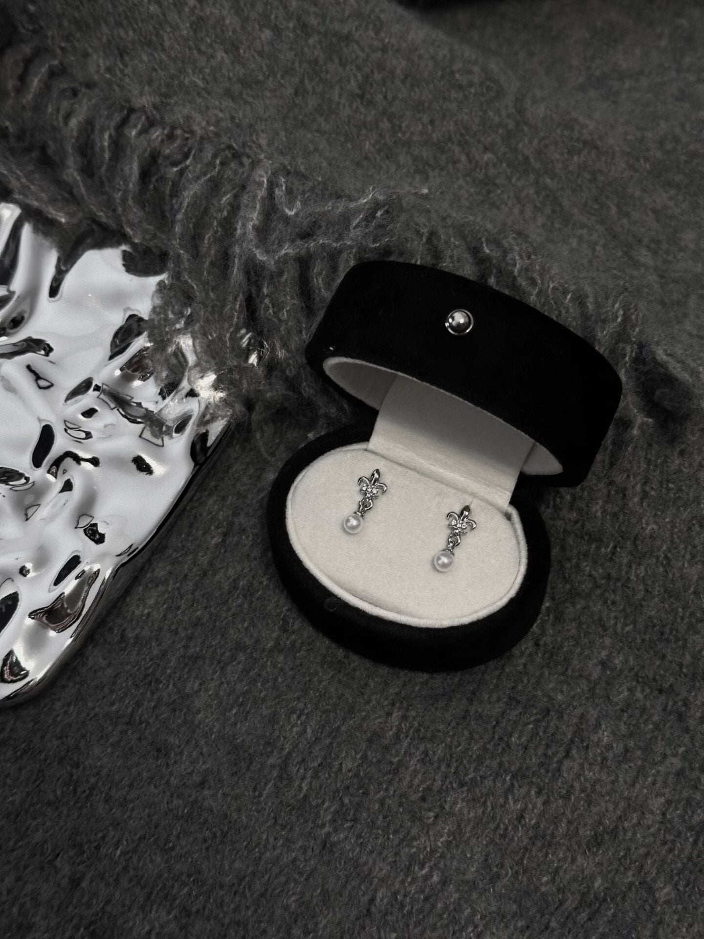 Iris Pearl Titanium Steel Cartilage Stud Earring