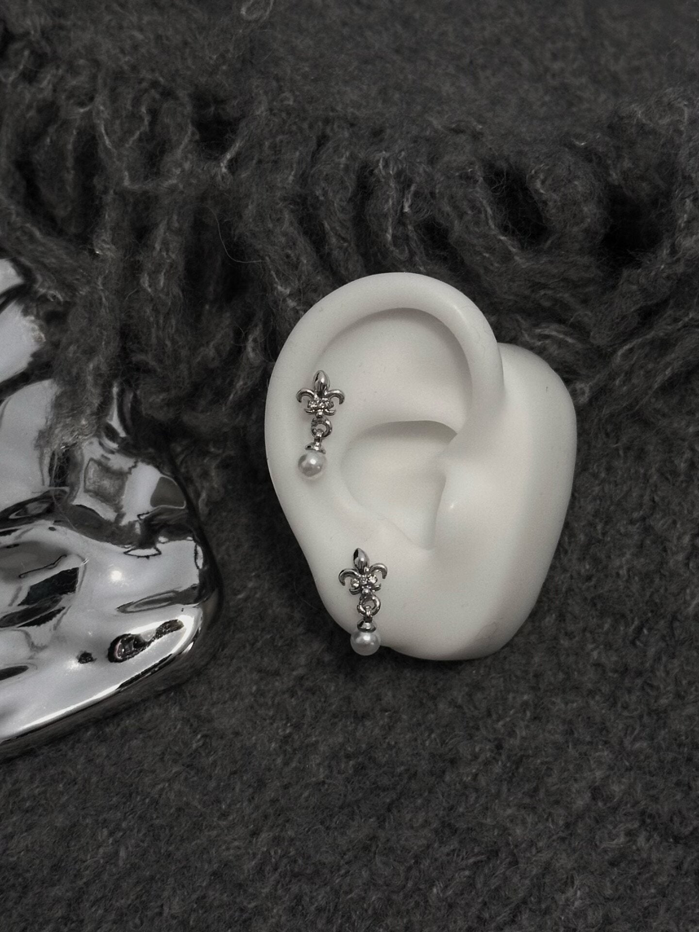 Iris Pearl Titanium Steel Cartilage Stud Earring