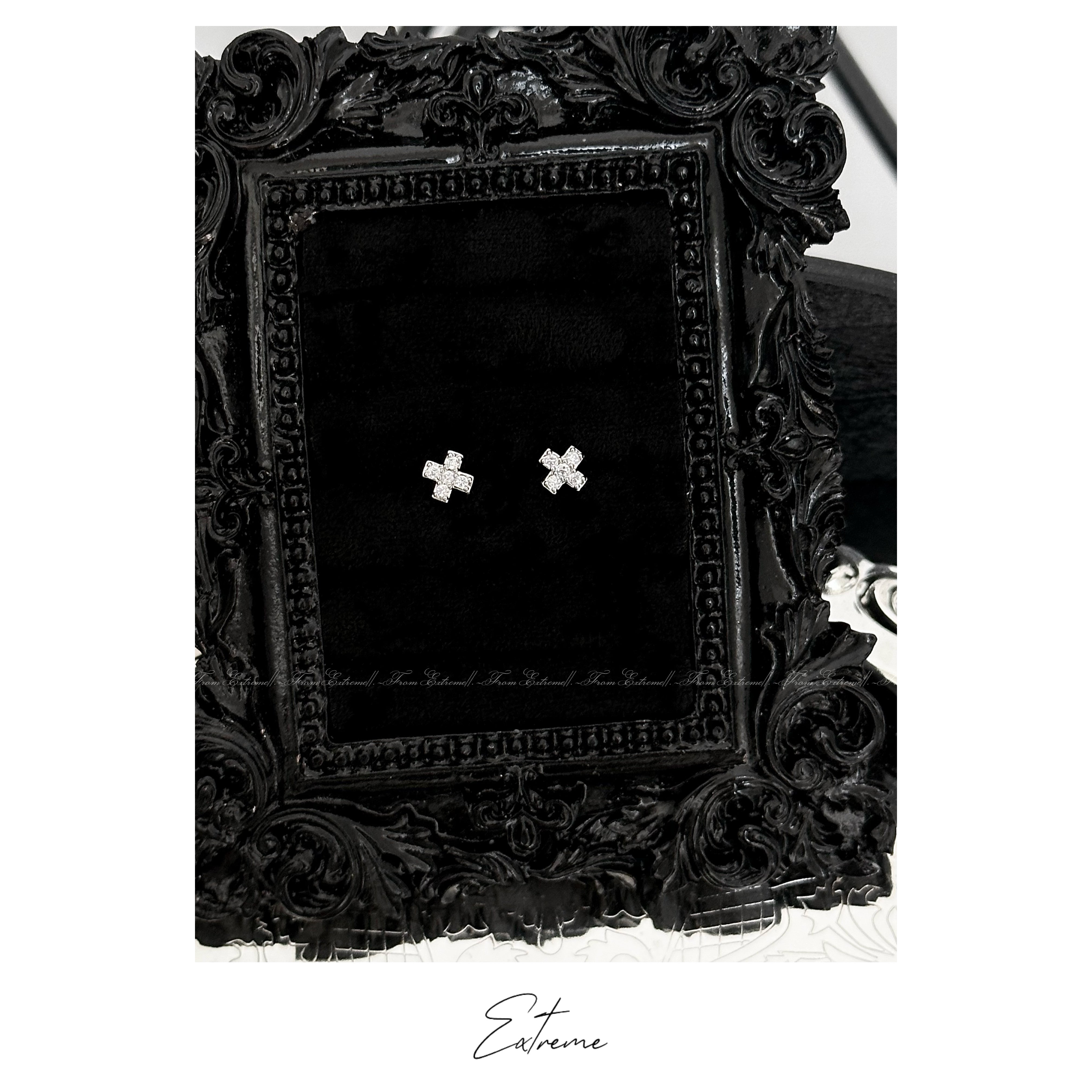 Mini Crystal Cross Titanium Cartilage Stud Earring