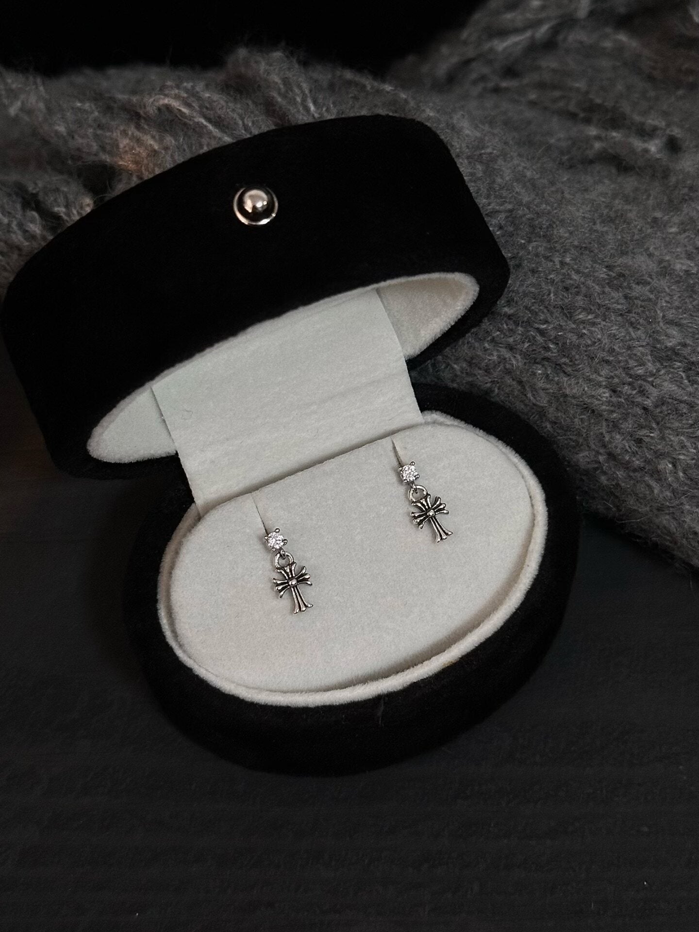 Vintage Crystal Cross Titanium Cartilage Stud Earring