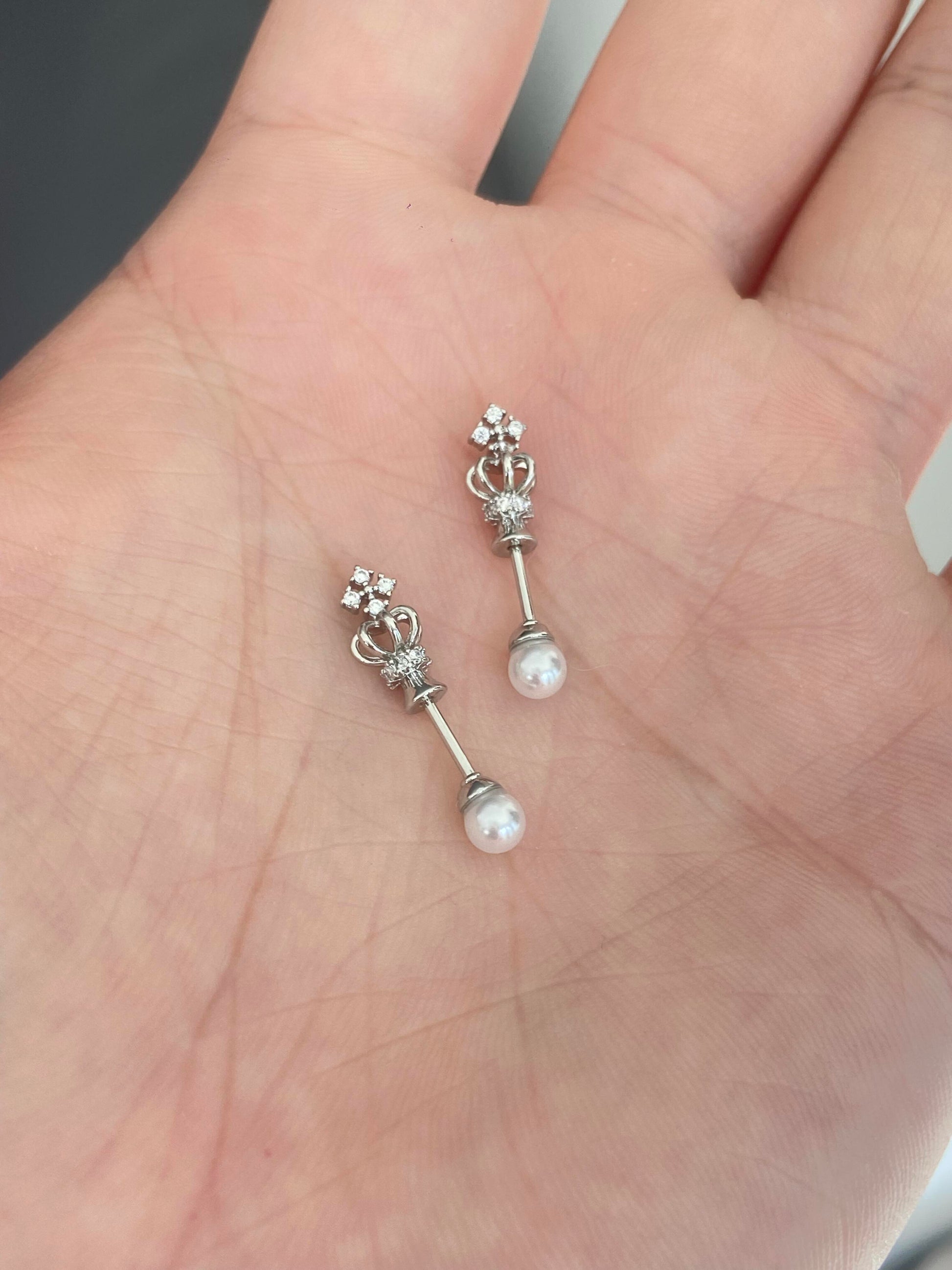 Crown Pearl Vertical Helix Earrings