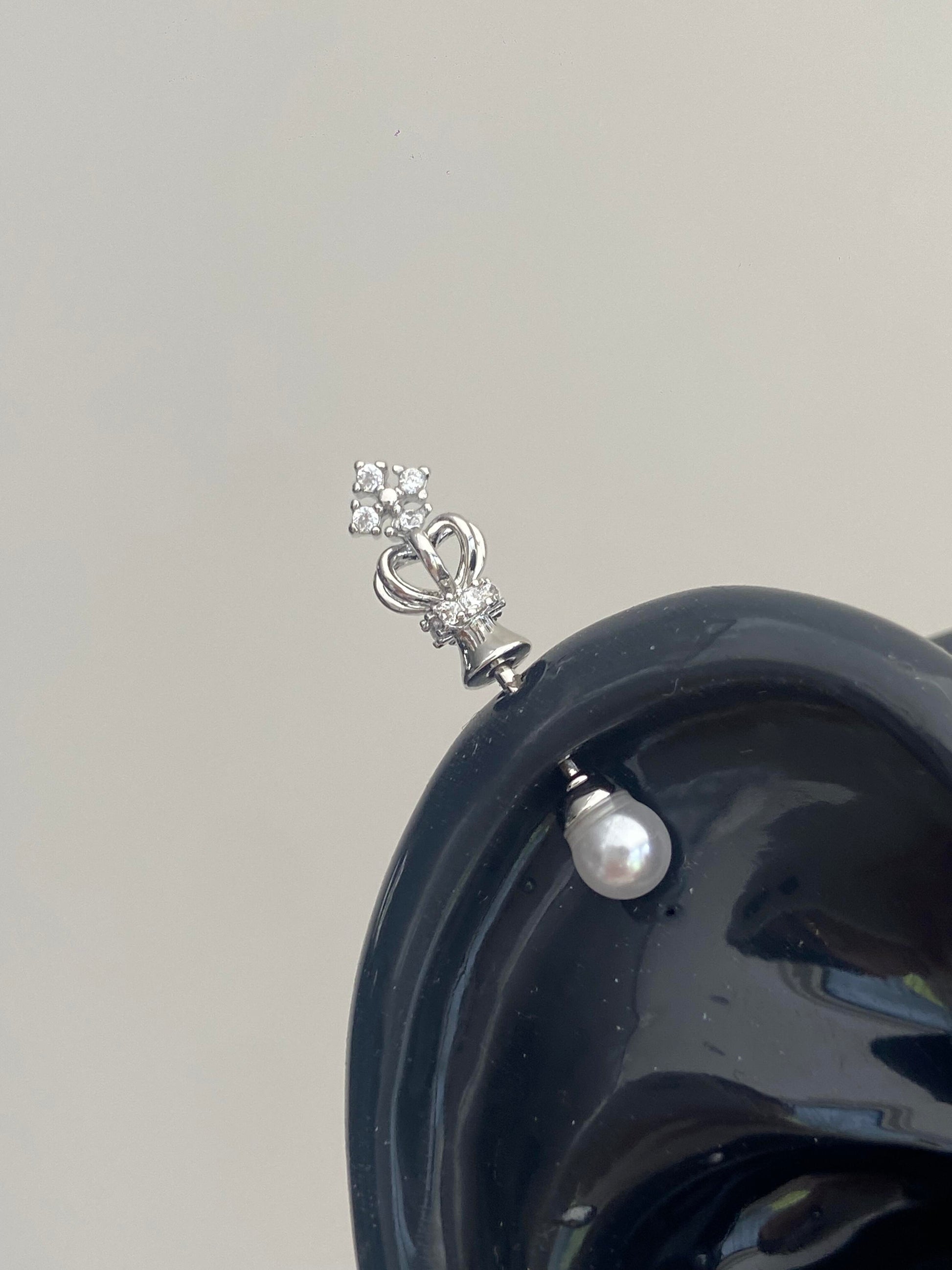 Crown Pearl Vertical Helix Earrings