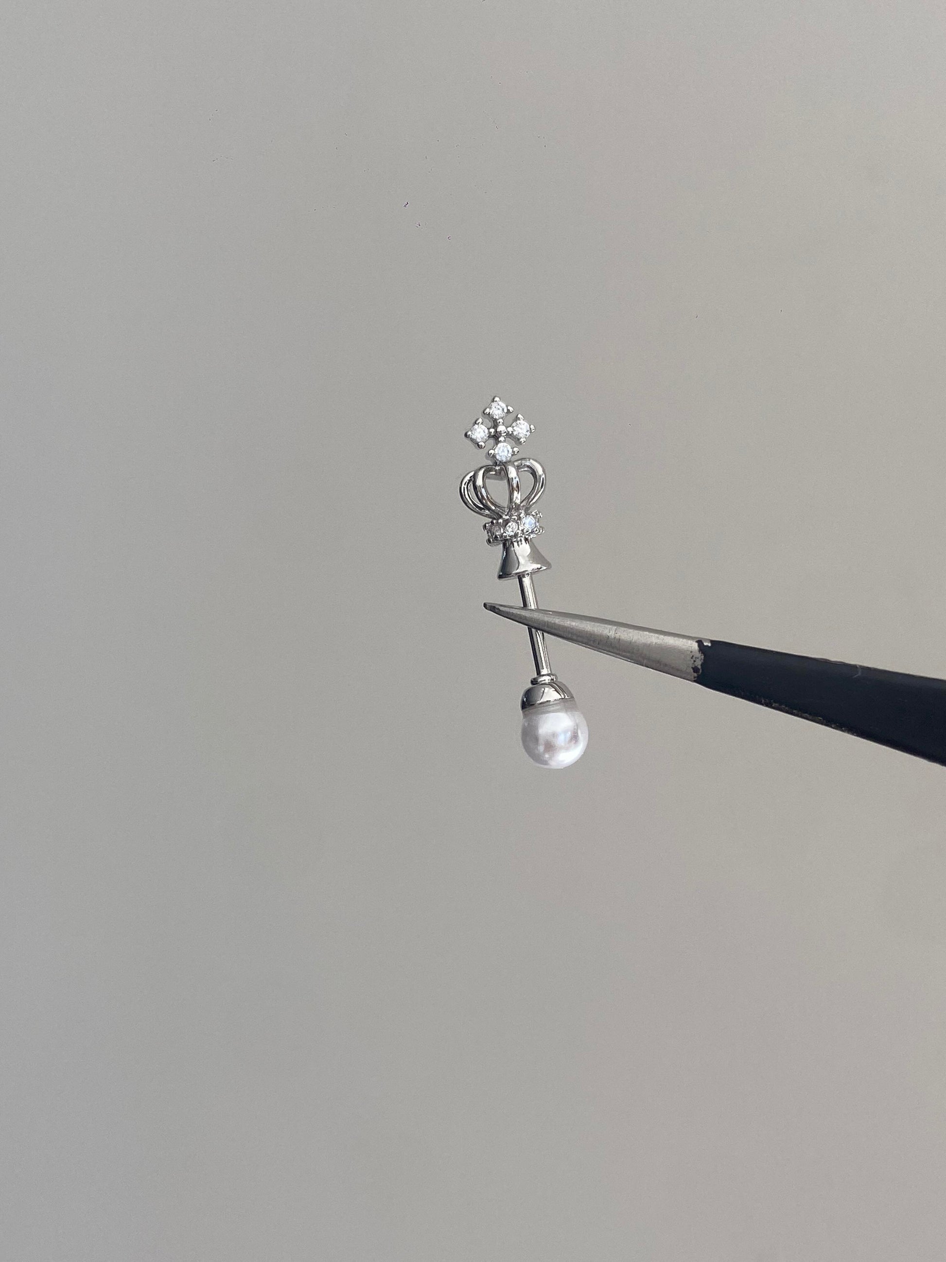 Crown Pearl Vertical Helix Earrings