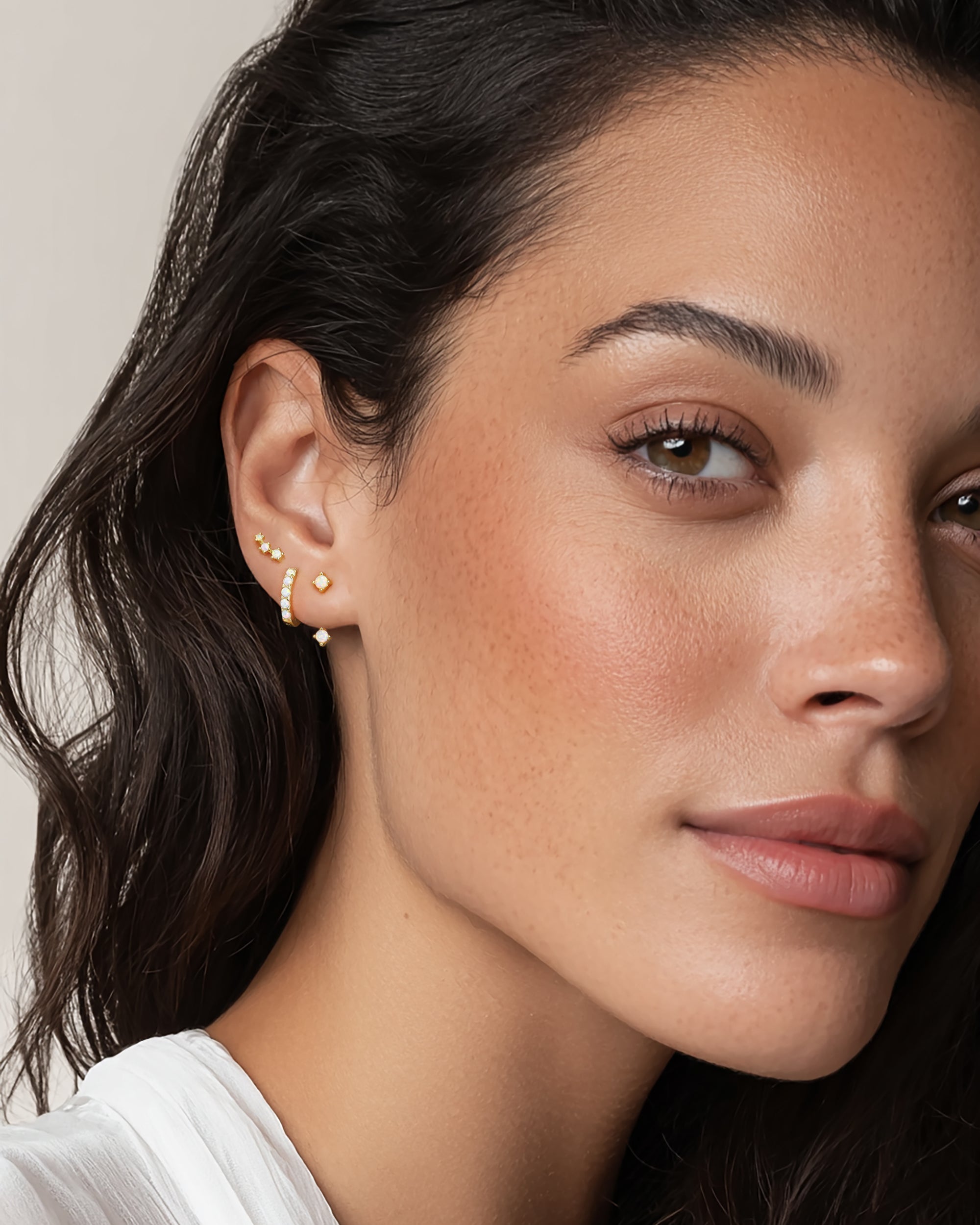 ASTRID White Opal Set