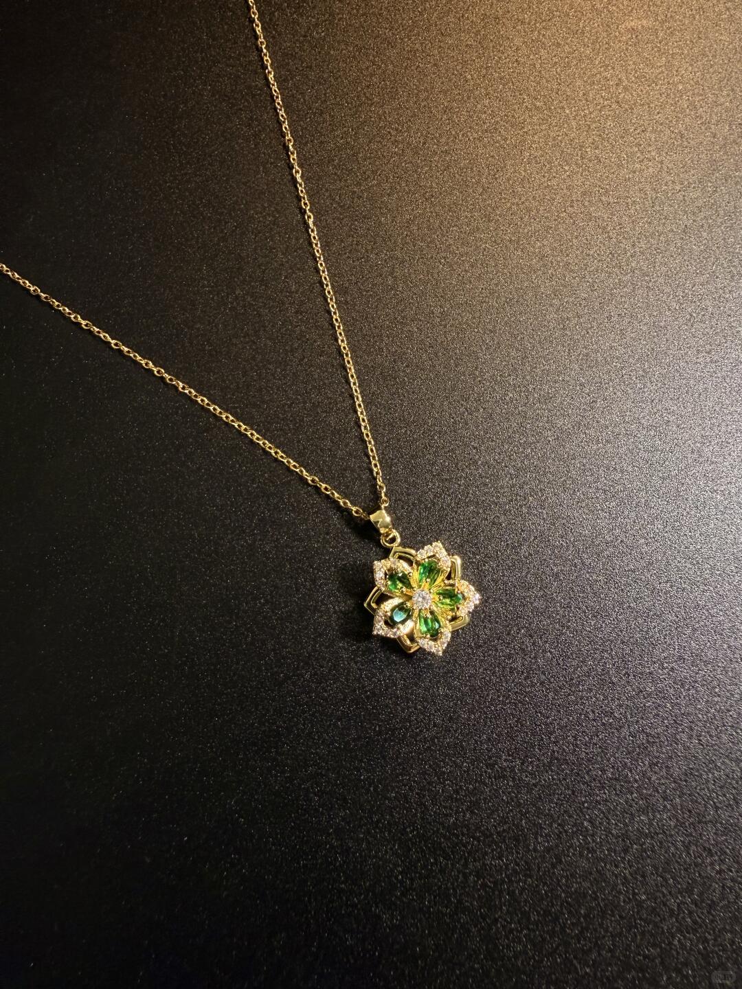 Gold Crystal Flower Fidget Necklace