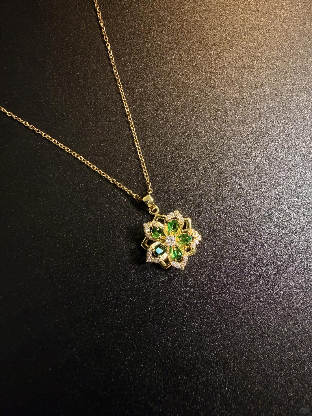 Gold Crystal Flower Fidget Necklace