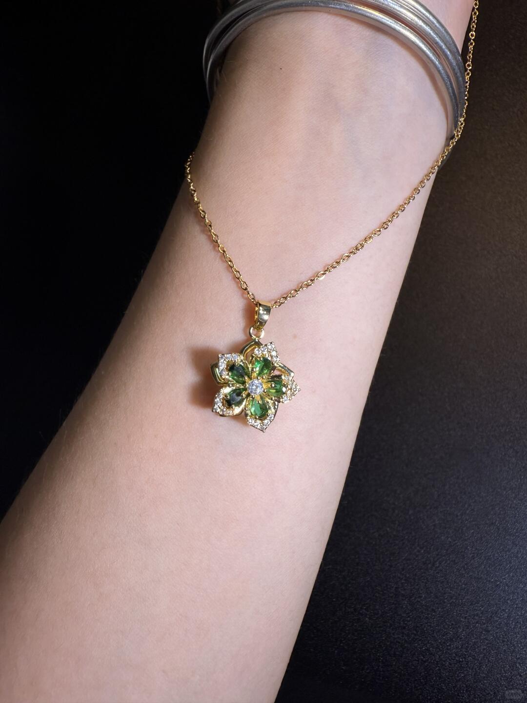 Gold Crystal Flower Fidget Necklace