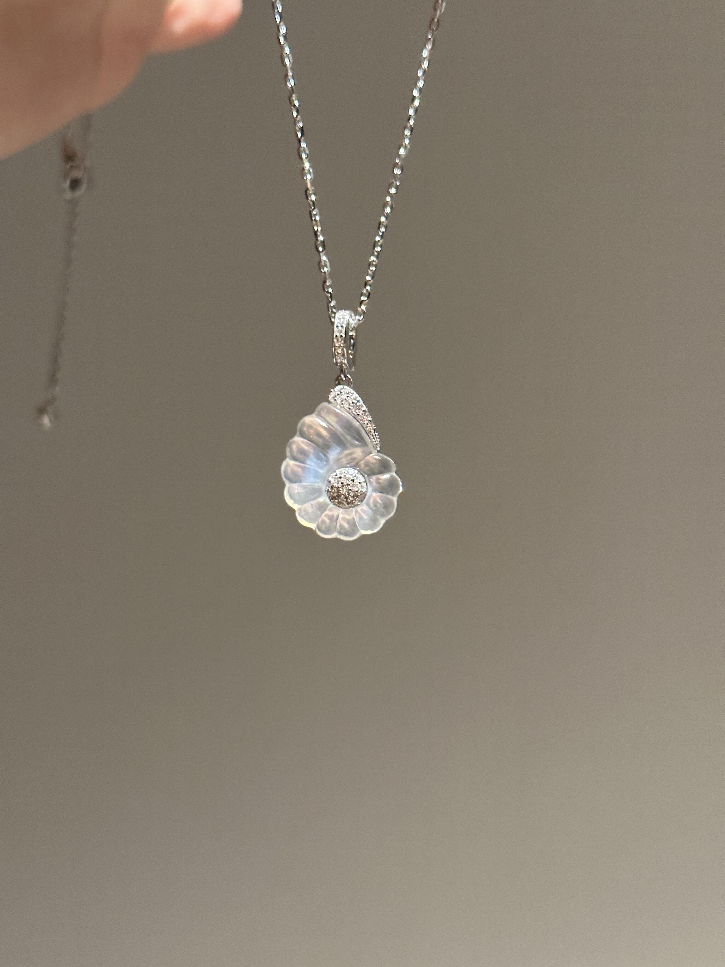 White Pearl Shell Crystal Necklace