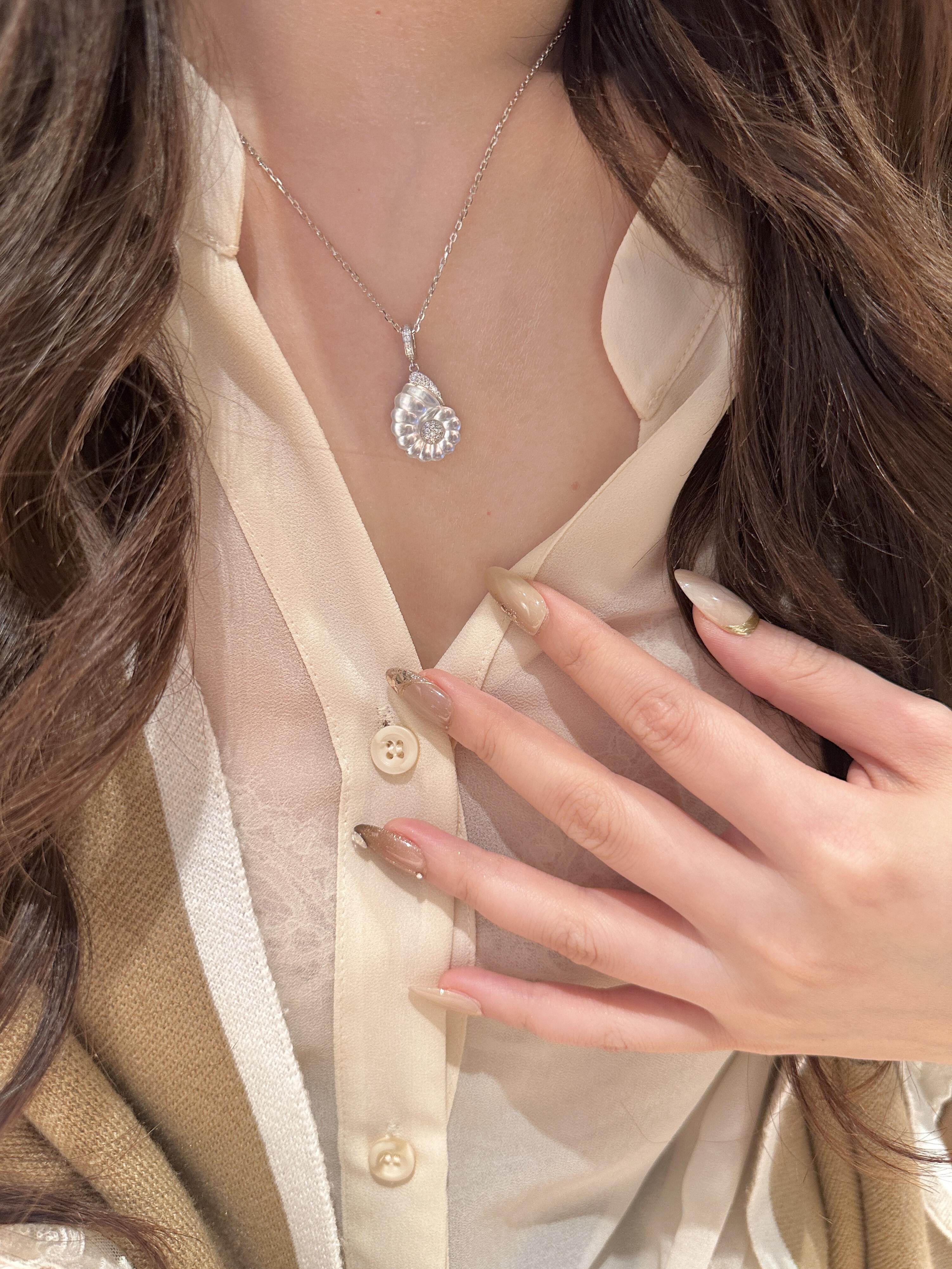White Pearl Shell Crystal Necklace